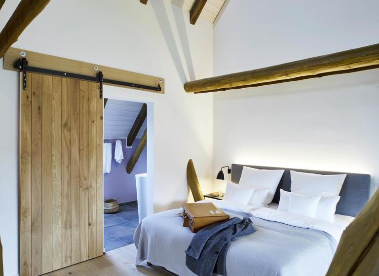 Hotel Yard Boarding 8