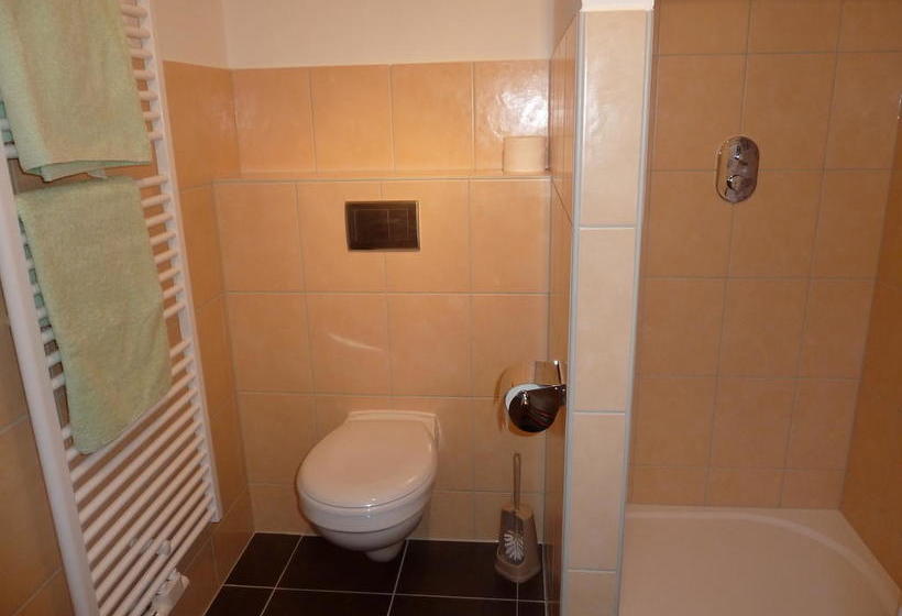 Hotel Hostel Wittenberg 8