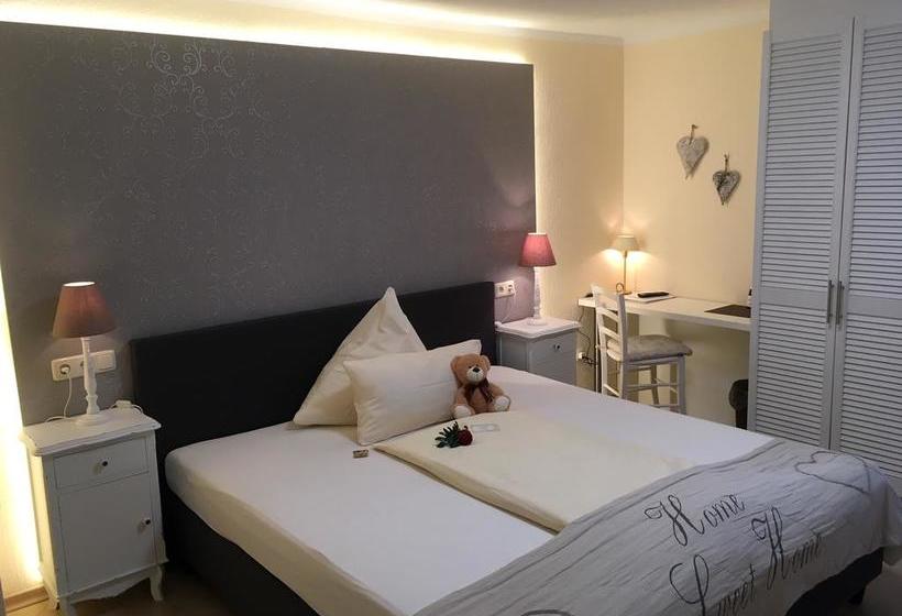 Hotel Zum Grünen Baum 10