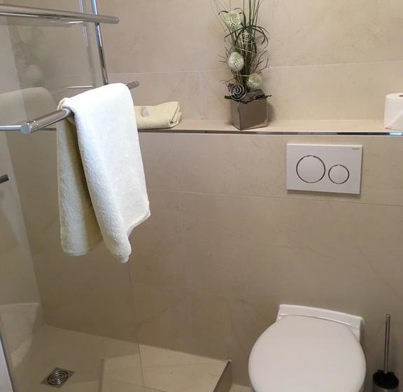 Hotel Zum Grünen Baum 12