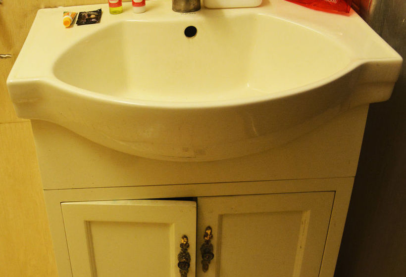 Hotel Oyo Rooms Noida Sector 52 Block A 3