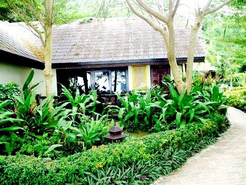 Resort Paradise Pearl Bungalows 18