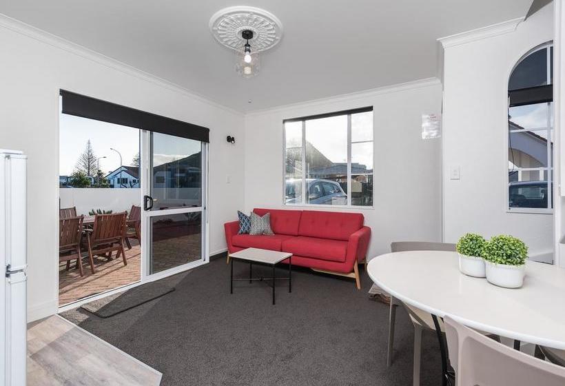 Mission Belle Motel 11