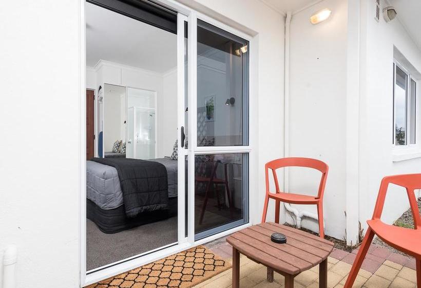 Mission Belle Motel 12