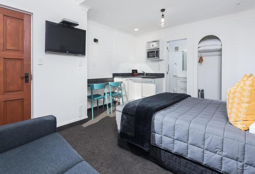 Mission Belle Motel 15