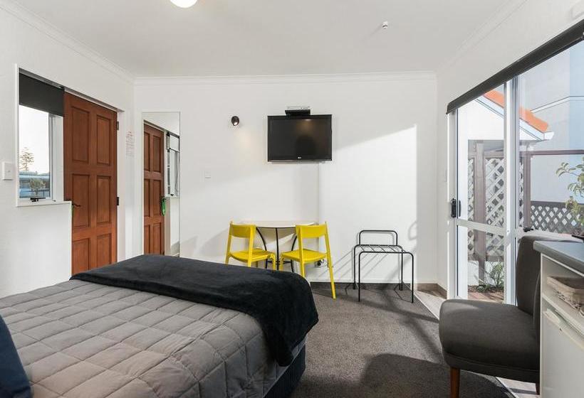 Mission Belle Motel 16