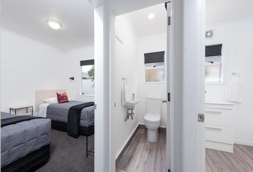 Mission Belle Motel 18