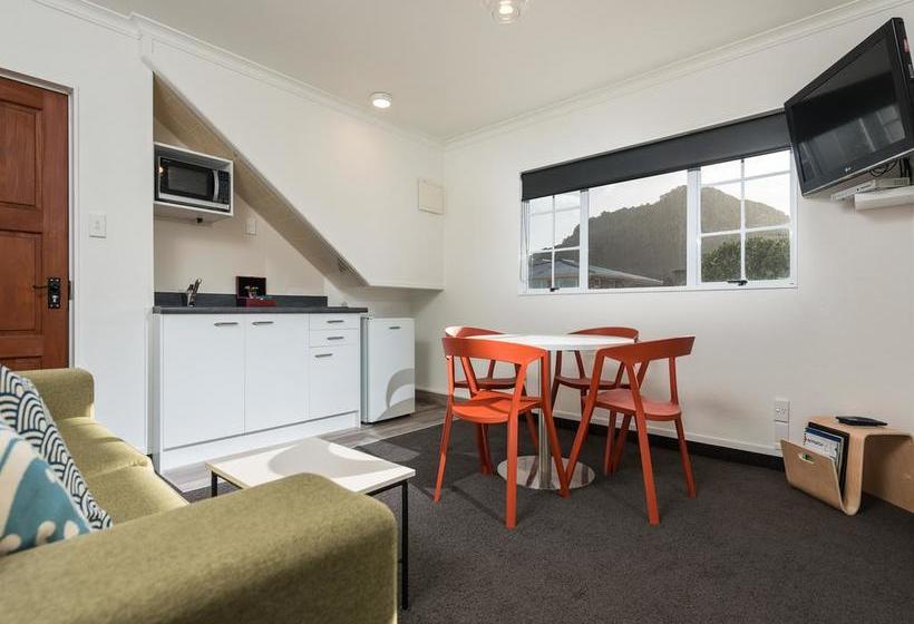 Mission Belle Motel 8