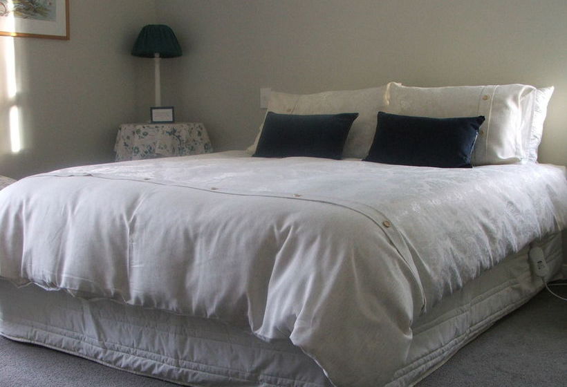 Judge & Jury Cottage