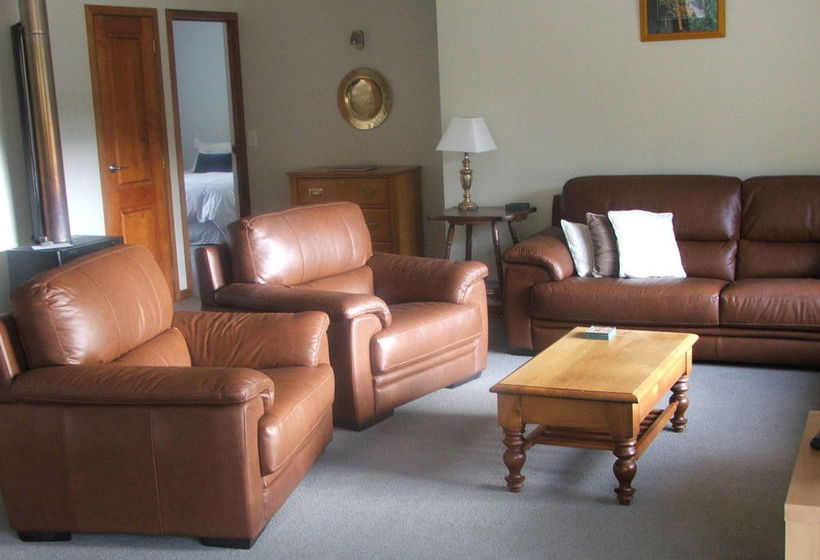 Judge & Jury Cottage 11