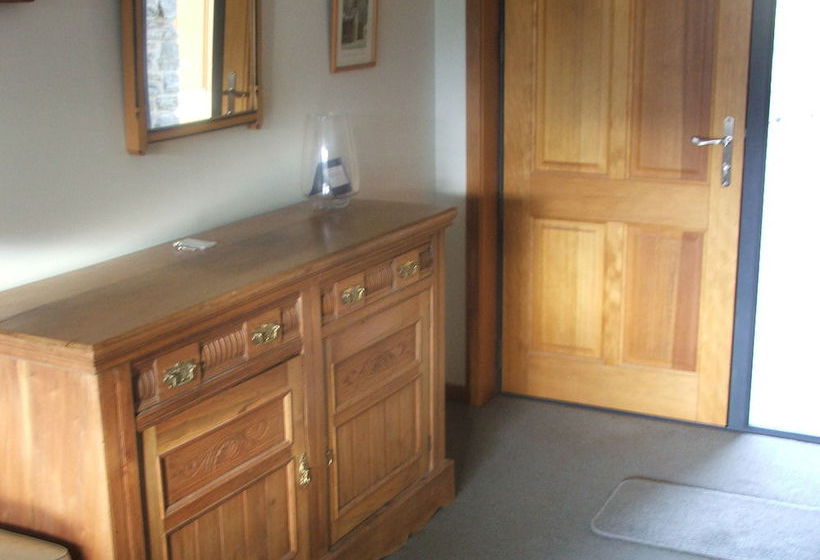 Judge & Jury Cottage 13