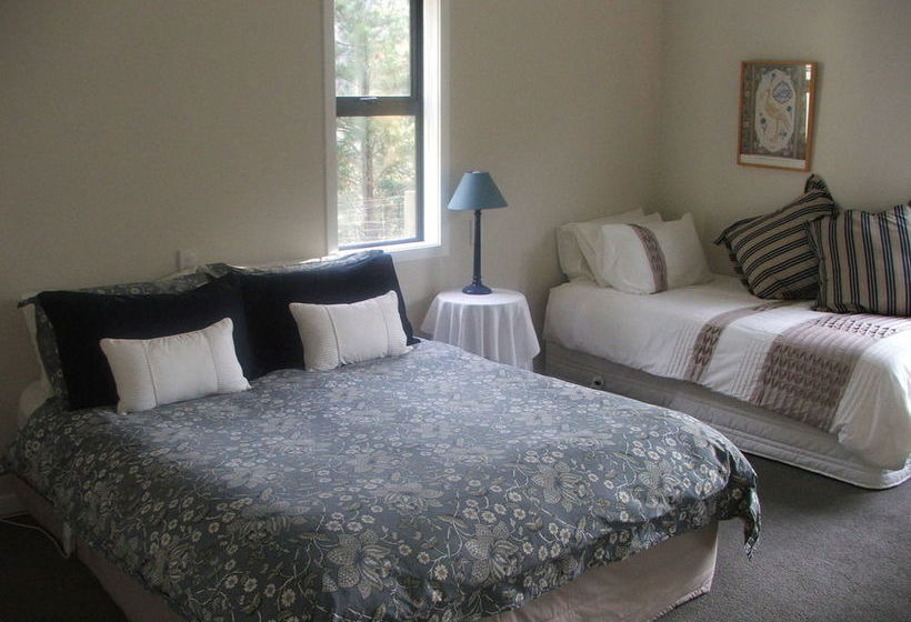 Judge & Jury Cottage 16