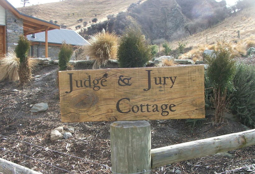 Judge & Jury Cottage 3