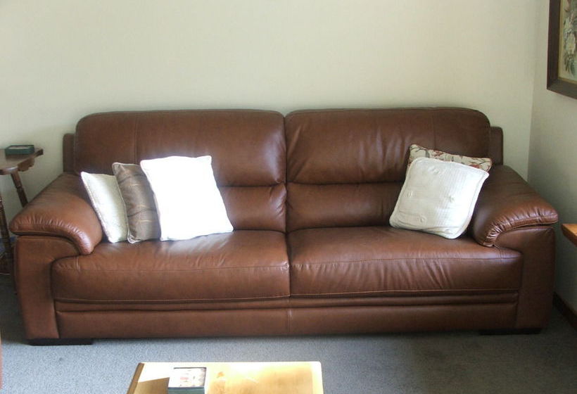 Judge & Jury Cottage 9