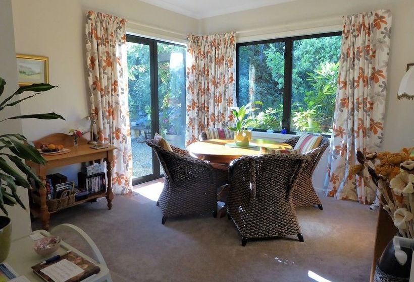 Hazelwood Mapua Bed And Breakfast 10