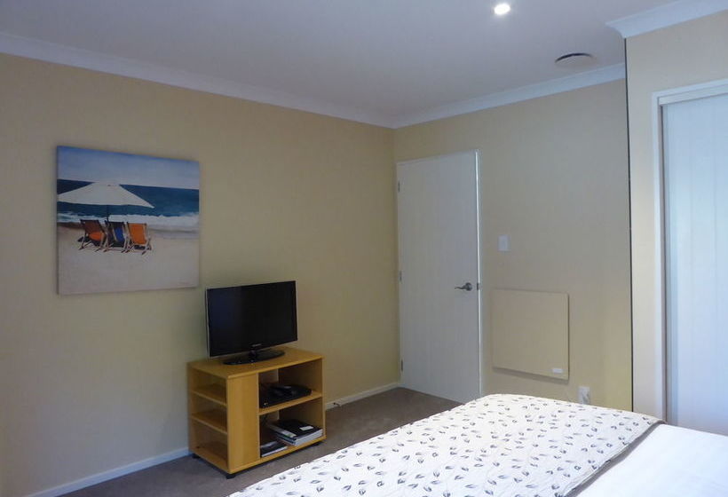 Hazelwood Mapua Bed And Breakfast 4