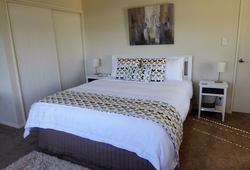 Hazelwood Mapua Bed And Breakfast 6