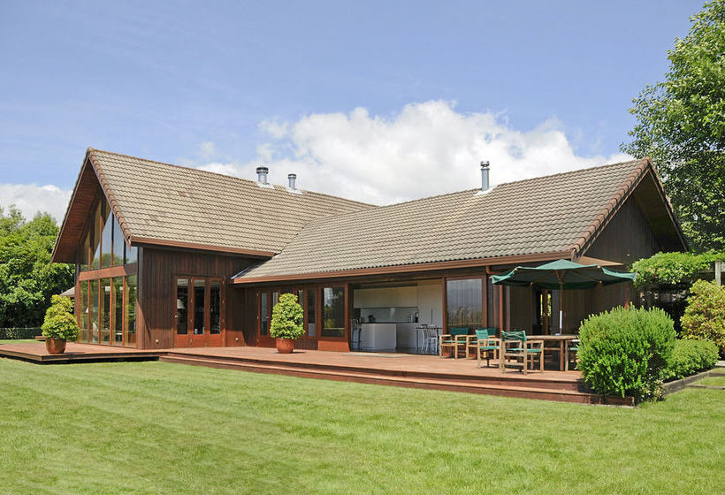 Hotel Wellesley Lodge Pukawa Bay 2