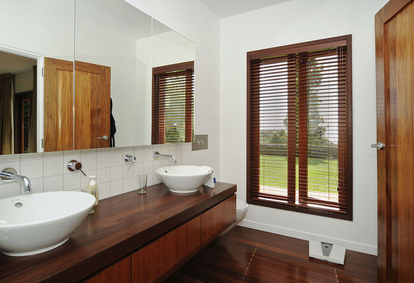 Hotel Wellesley Lodge Pukawa Bay 4