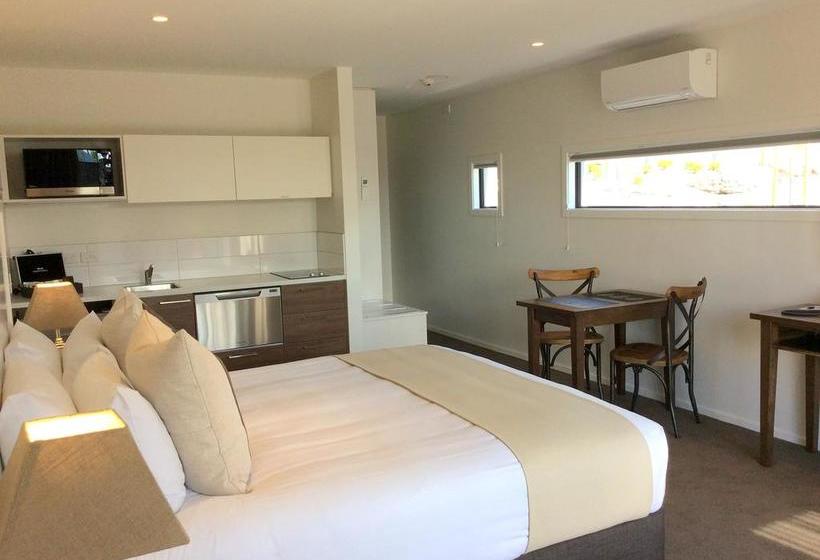 West Meadows Motel 7