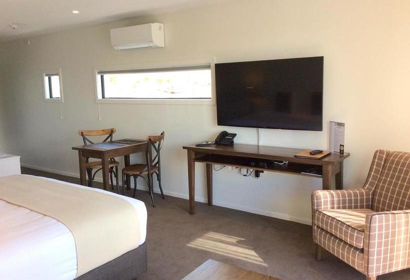 West Meadows Motel 8