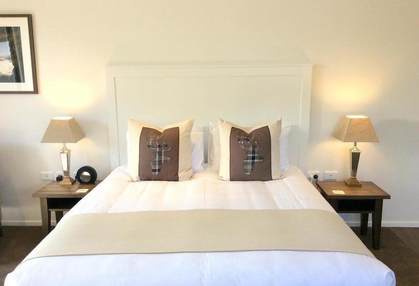 West Meadows Motel 9