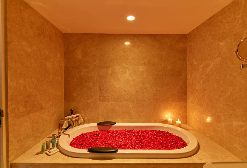 The Waverly Hotel & Residences 1