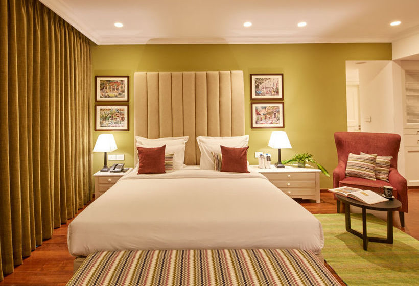 The Waverly Hotel & Residences 11