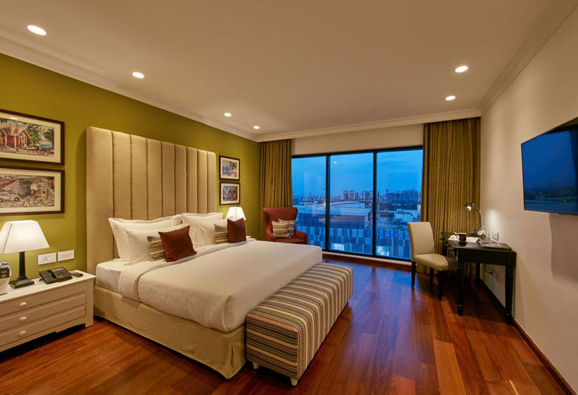 The Waverly Hotel & Residences 12