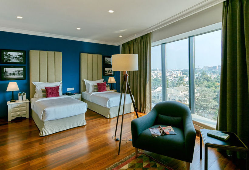 The Waverly Hotel & Residences 14