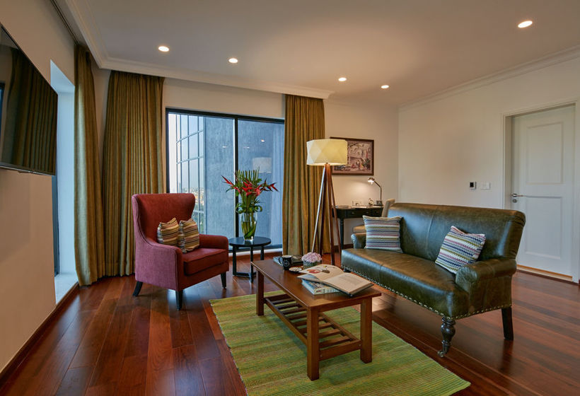 The Waverly Hotel & Residences 17