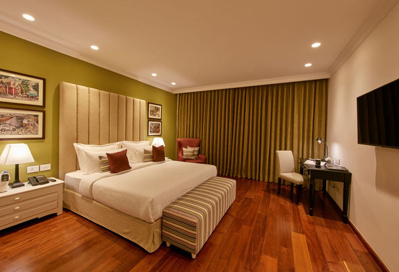 The Waverly Hotel & Residences 18