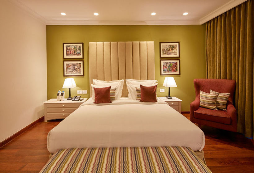 The Waverly Hotel & Residences 19