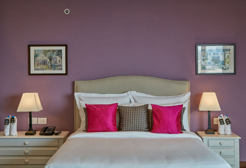 The Waverly Hotel & Residences 6