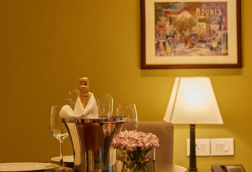 The Waverly Hotel & Residences 7