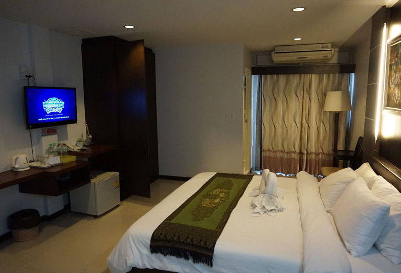 Hotel The Next Grand 8