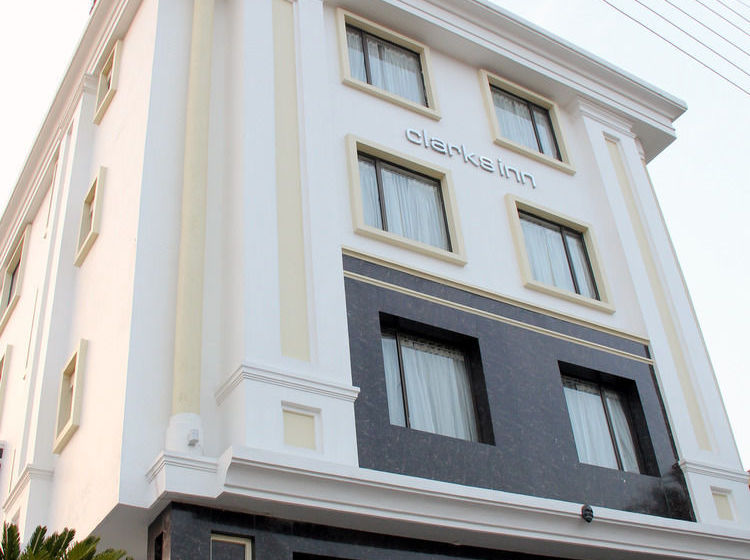 Hotel Clarks Inn Mathura 9