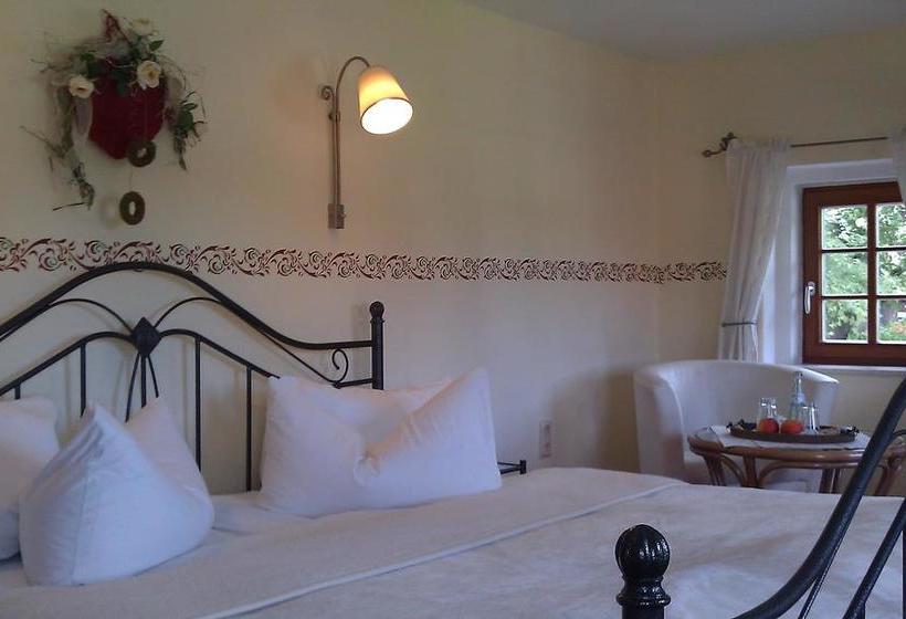 Romantik Hotel Zum Lindengarten 18