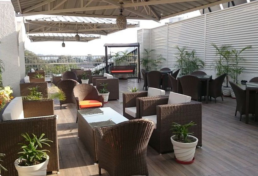 Hotel Imperial Clarks Inn Dehradun 3