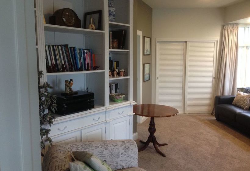 Pension Cave Rock Guest House 12