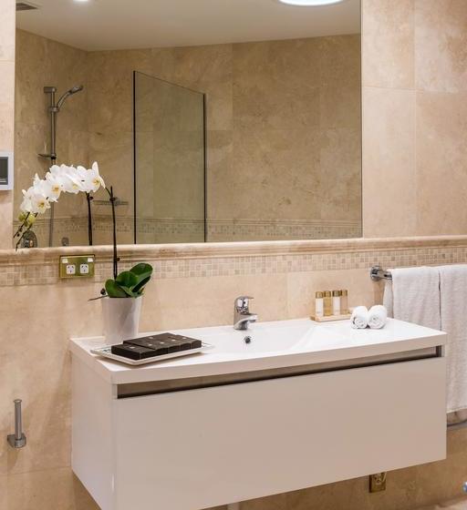 Fino Hotel & Suites 18