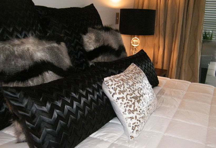 Seaview Waterfront Apartments 1