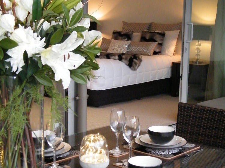 Seaview Waterfront Apartments 10