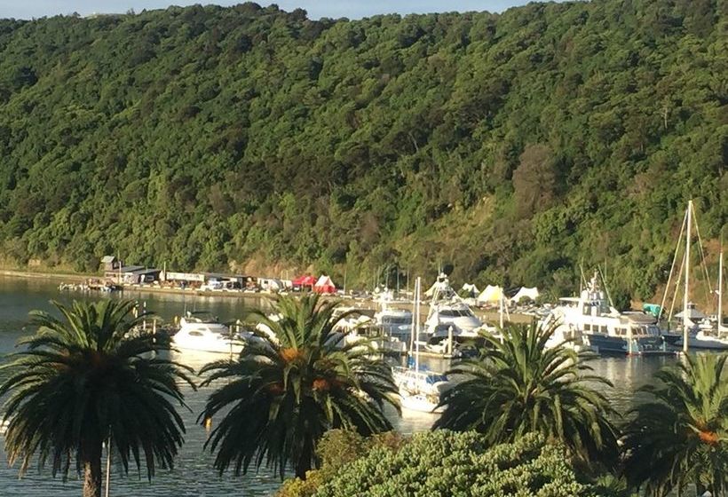 Seaview Waterfront Apartments 15