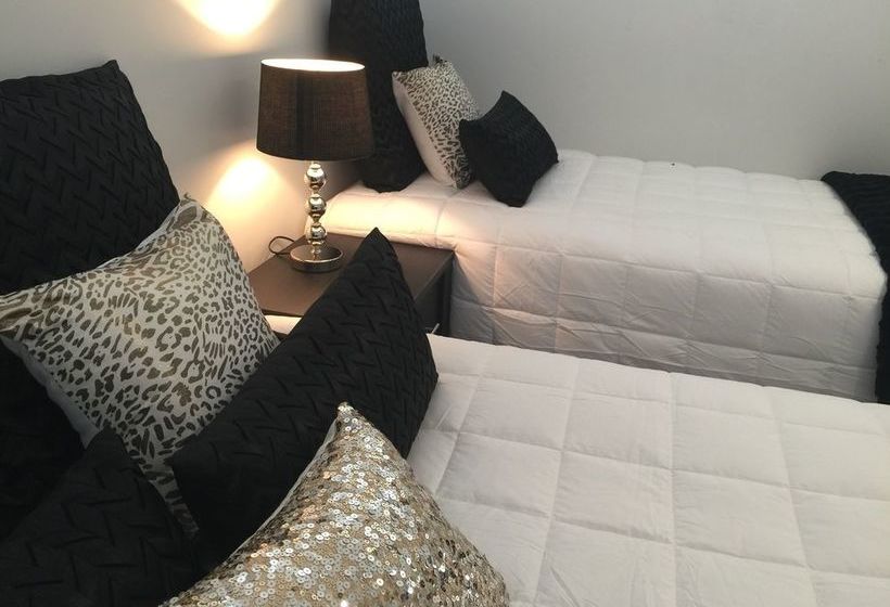 Seaview Waterfront Apartments 2