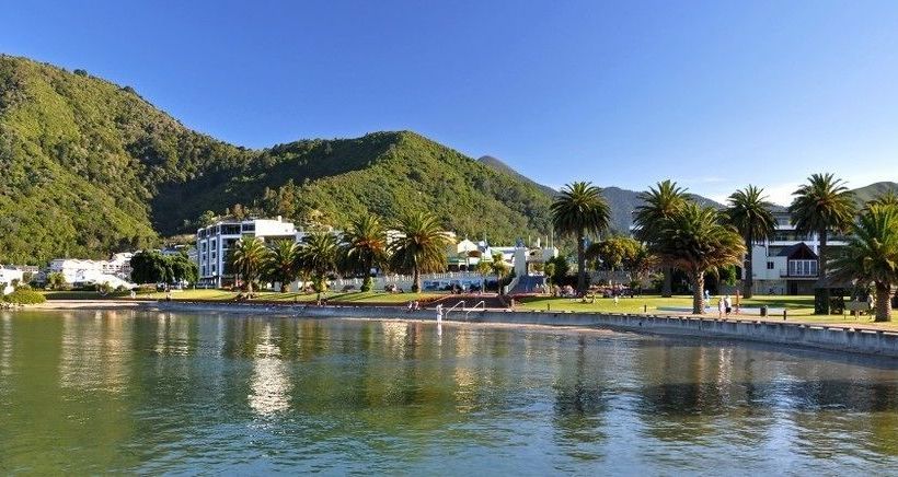 Seaview Waterfront Apartments 20