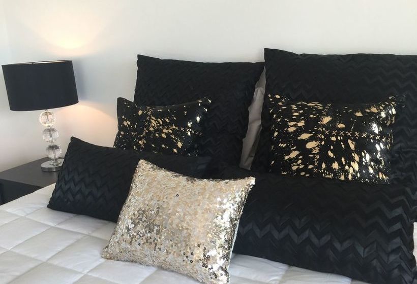 Seaview Waterfront Apartments 3