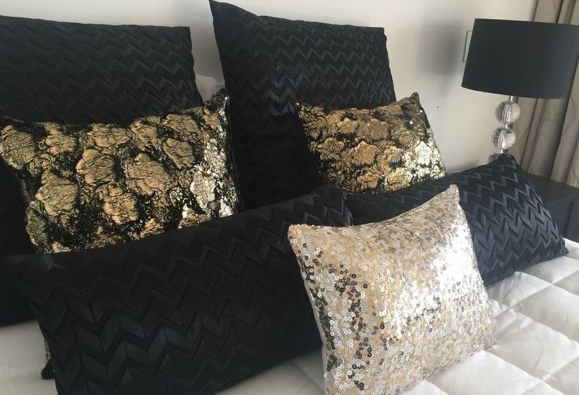 Seaview Waterfront Apartments 5