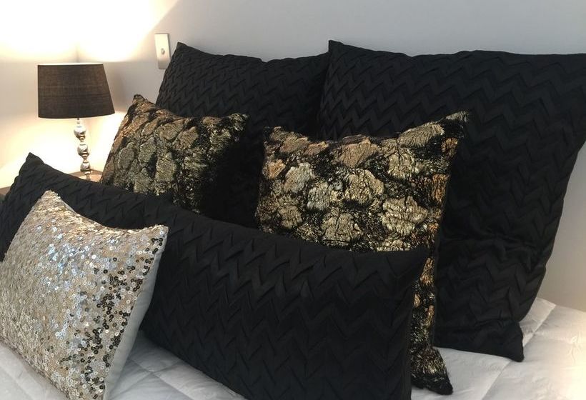 Seaview Waterfront Apartments 6