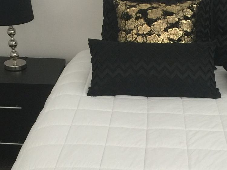 Seaview Waterfront Apartments 8